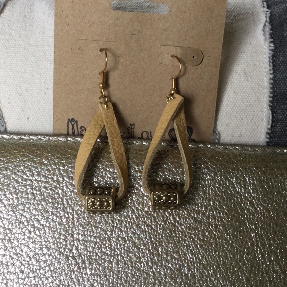 Leather earrings